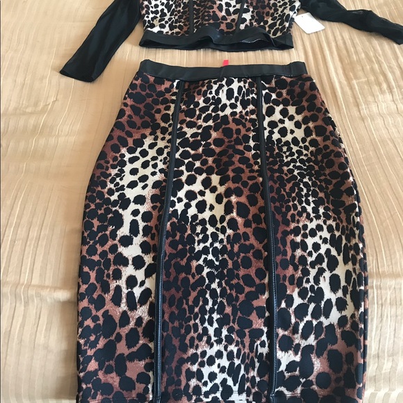 Leopard 2 piece set, arms are shear - Picture 2 of 2